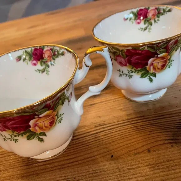 Royal Albert - Old Country Roses - Tea cup - Picture 2 of 3